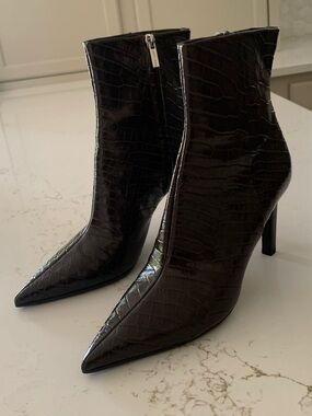 Jimmy Choo Frankie Pointed Toe Ankle Boot Size 39